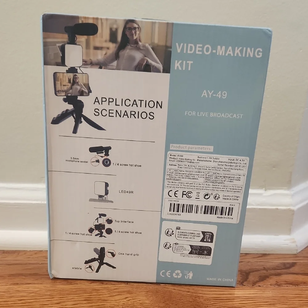 Video-Making Kit with Microphone and Light